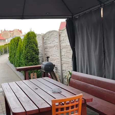 Kawalerka W Centrum Dzierzoniowa Podworko Grill Wynajm Krotkoterminowy *